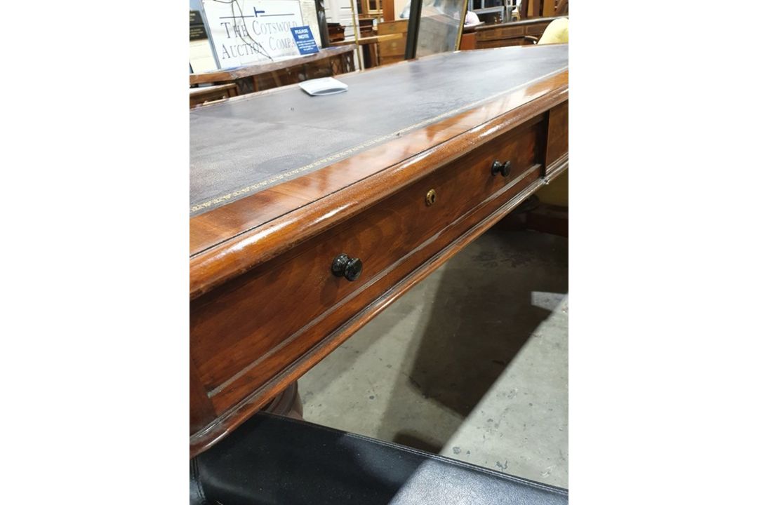 Late 19th/early 20th century large mahogany desk with leather inset top rectangular with rounded - Image 25 of 28