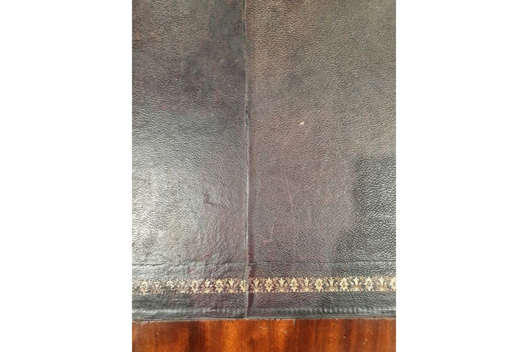 Late 19th/early 20th century large mahogany desk with leather inset top rectangular with rounded - Image 4 of 28