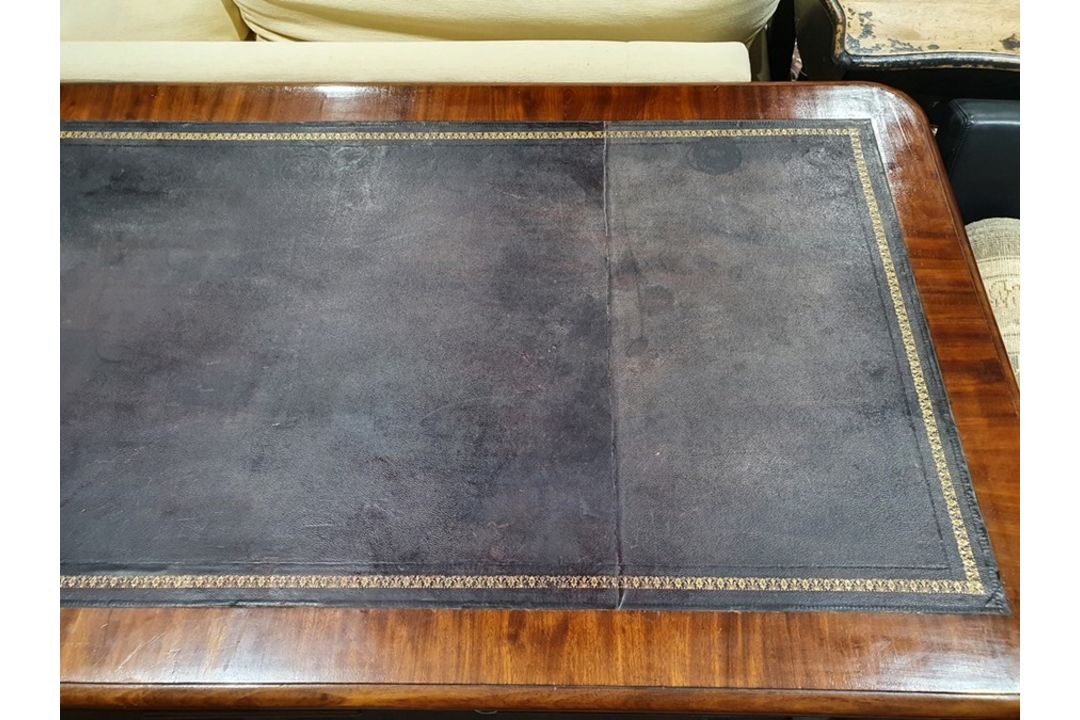 Late 19th/early 20th century large mahogany desk with leather inset top rectangular with rounded - Image 27 of 28