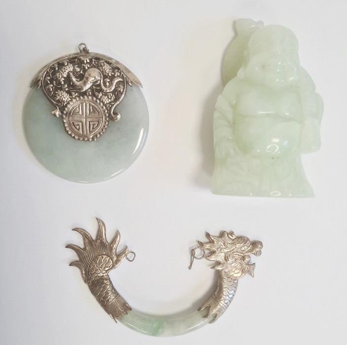 Chinese jade disc pendant, silver mounted, animal embossed, 5cm dia., Chinese silver mounted - Image 3 of 4