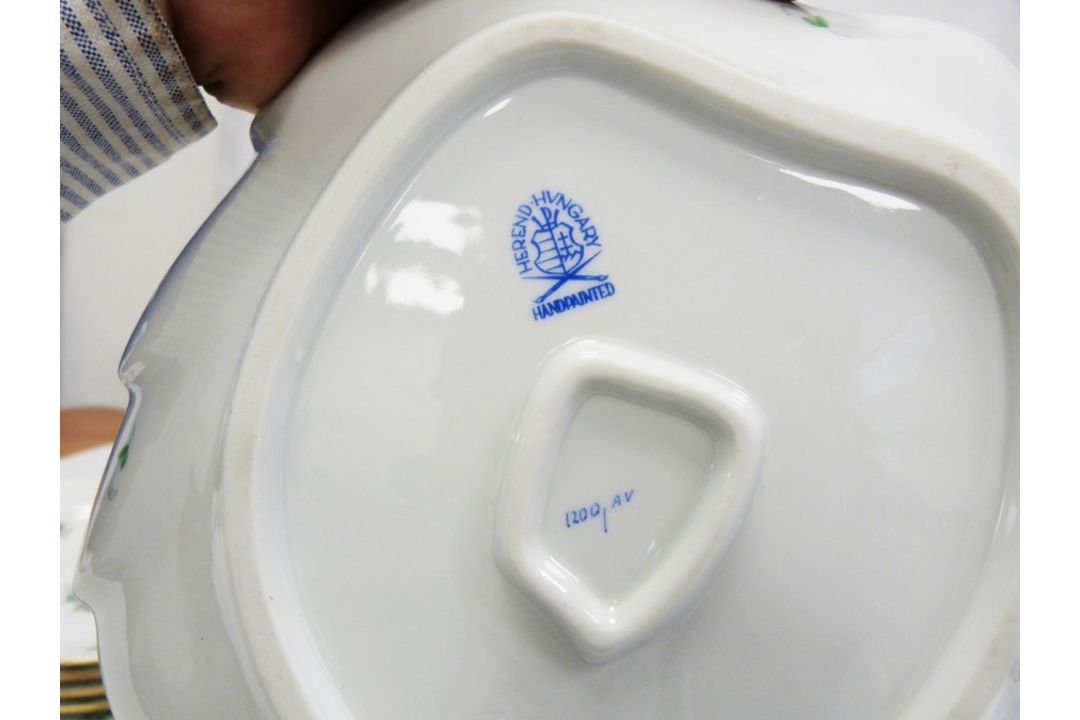Extensive Herend porcelain matched service, various pieces in green floral and gilt patterns, - Image 5 of 6
