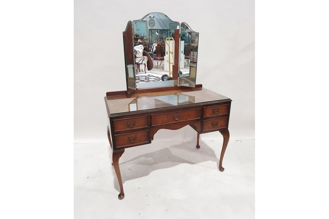 20th century dressing table with three-part mirror above the five assorted drawers, on cabriole legs