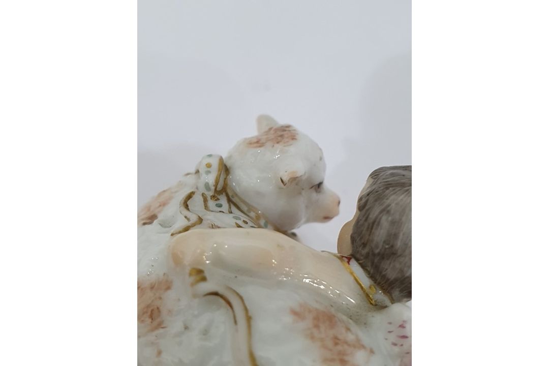 19th century French porcelain figural bonbonniere in Chelsea style modelled with cupid and a - Image 18 of 19
