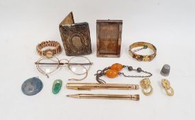 Shell cameo brooch decorated with a lady in gold-coloured ropetwist mount, a small silver