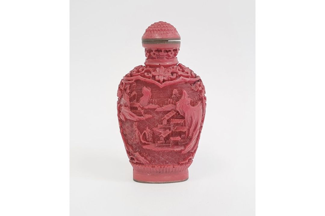 Chinese carved cinnabar lacquer snuff bottle, lakeside landscape decoration, Qianlong mark to - Image 2 of 2