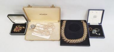 Georgian gilt metal memorial locket with glazed hair panel and engraved decoration (missing one side