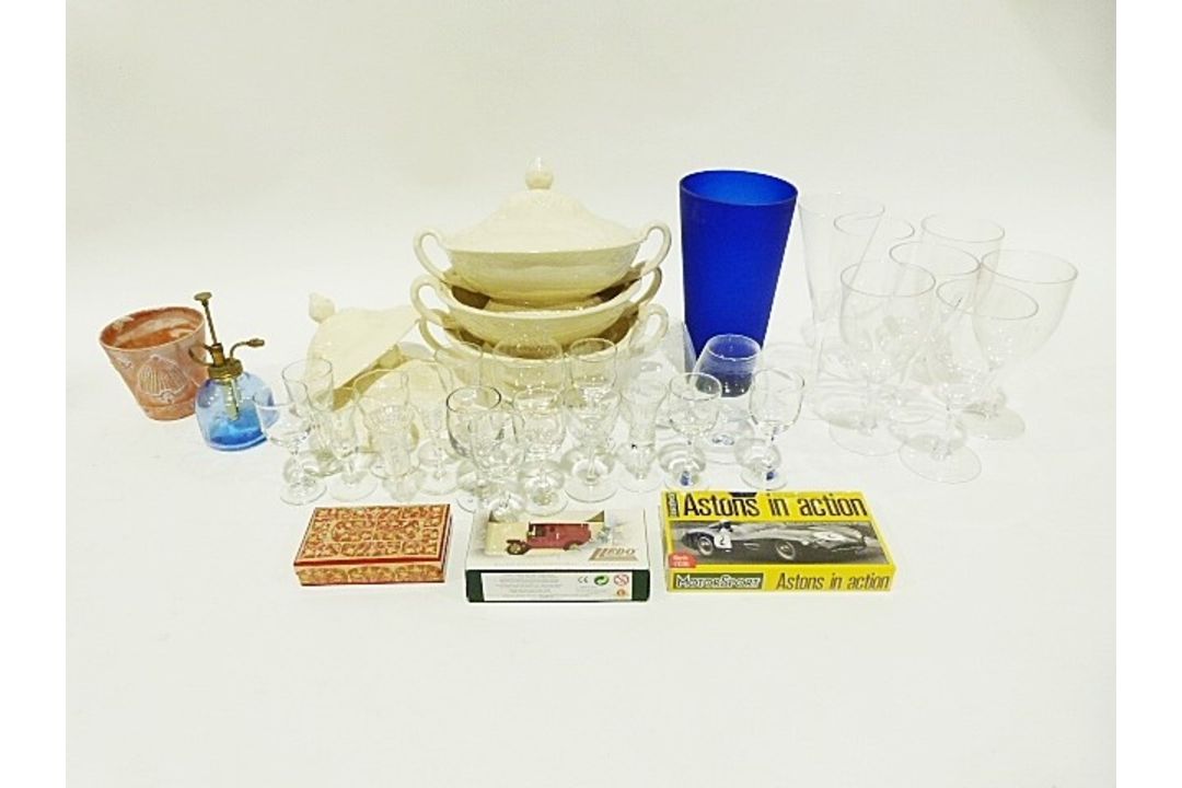 Box of assorted drinking glasses, a wooden crate and other items (4) - Image 1 of 3