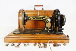 Singer sewing machine Condition ReportDoes not include a key, though may not have had one. (Lock/
