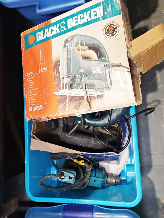 Quantity of assorted tools to include a black and decker drill, a New-Tool electric planer and other