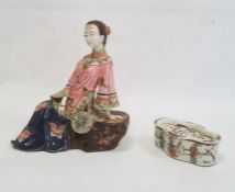 Chinese porcelain trinket box and pierced cover of elongated quatrefoil form, 12cm and a seated