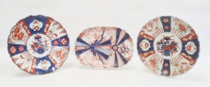 Japanese Imari dish of oval form with wavy edge with overlapping fan decoration, 30cm long and two