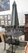 Garden table, parasol and two pairs of chairs (6)