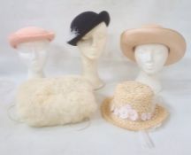 Quantity of mid-20th century hats to include Eastex, Kangol, child's straw bonnet, a Koni cream