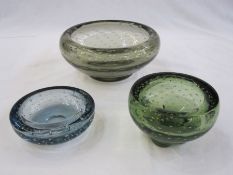 Large Whitefriars controlled bubble bowl in brown, 20cm diameter and two smaller controlled bubble