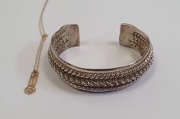 Gold coloured pendant on chain, 0.5g approx. and a silver coloured bangle (2)