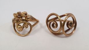 9ct gold ring with open wire and ball decoration, finger size M and another gold-coloured ring