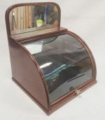 Mahogany shop display cabinet with mirrored back, bowed glass sliding door, plinth base, 41cm x