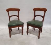 Set of eight bar-back chairs on turned supports to peg feet (8)