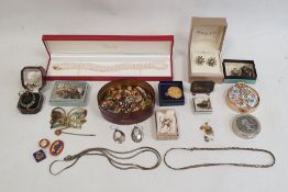 Quantity of assorted costume earrings, a simulated pearl necklace, etc (1 box)