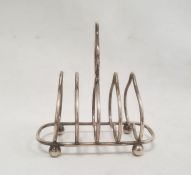 Edward VII silver toast rack, heart-shaped, on bun feet, London 1902, maker William Hutton & Sons