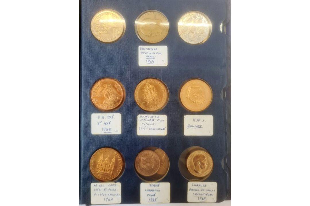 Collectors folder (Whitman's Style) of commemoratives, English, America, some representing Olympics, - Image 5 of 6
