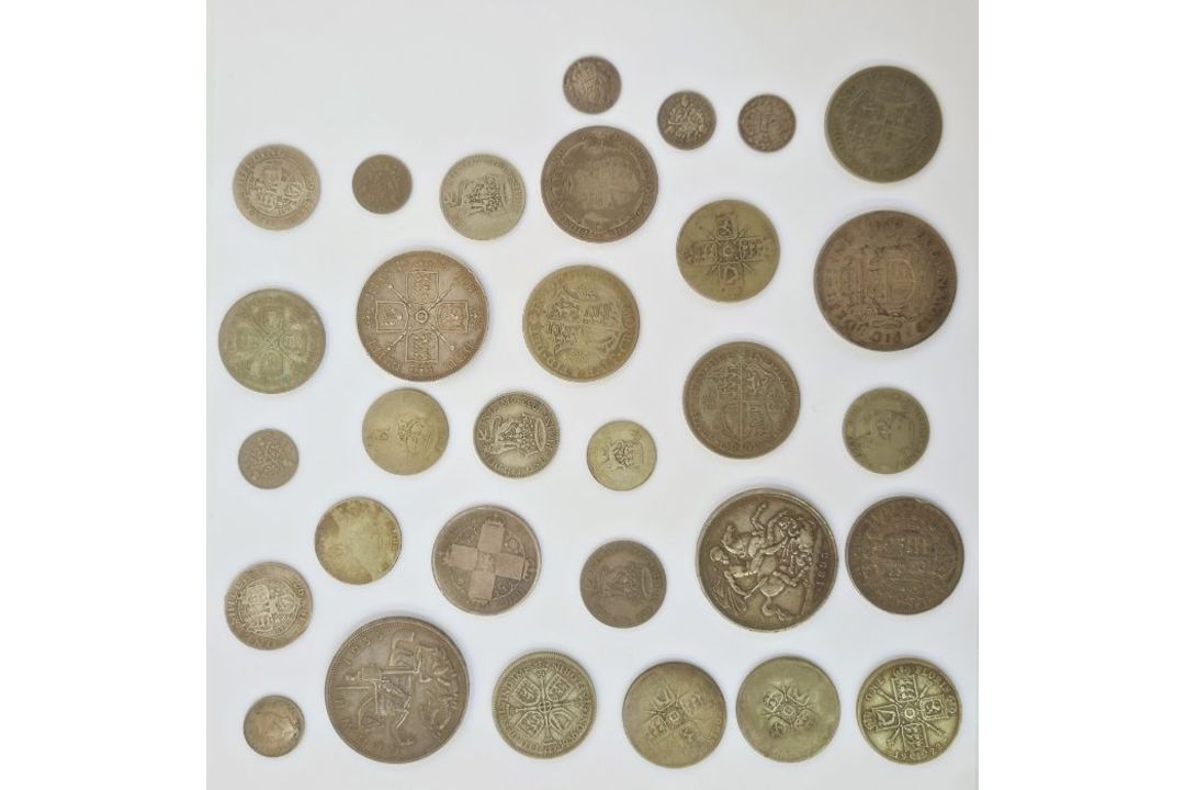 Mix of pre 47 and pre 20 silver coins, 85g pre 20 220g pre 47 - Image 1 of 2