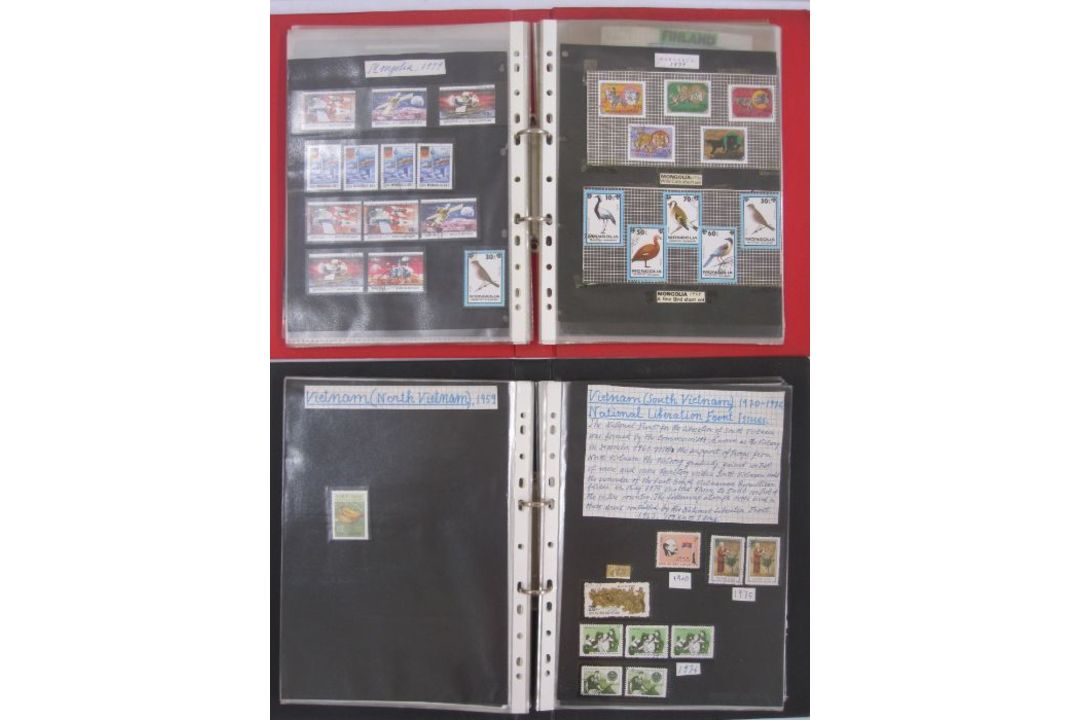 12 albums/folders with a few low value stamps, includes a printed album for UN stamps (no stamps) (1 - Image 2 of 3