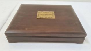 Silver ingot collection of Elizabeth II, hallmarked 'silver' 25p's, 650g