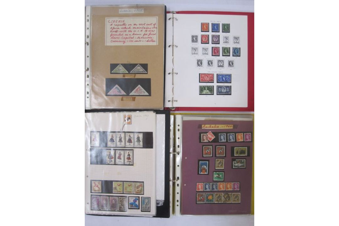 12 albums/folders with a few low value stamps, includes a printed album for UN stamps (no stamps) (1 - Image 3 of 3