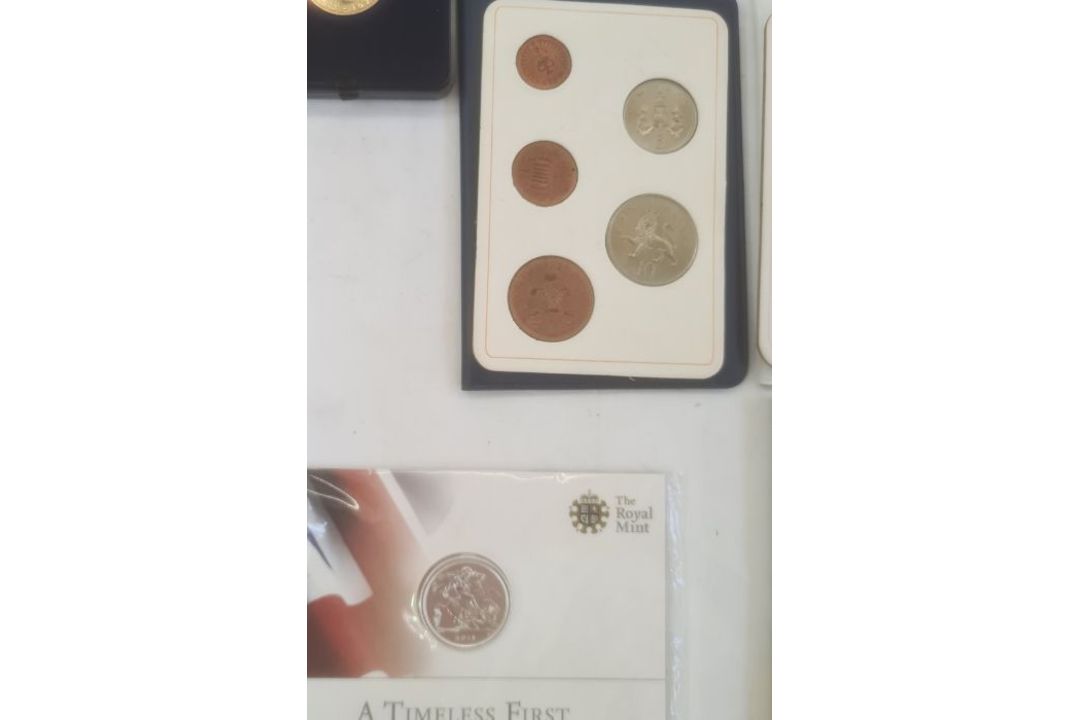 Mixtures of coins including £20 fine silver George and the Dragon - Image 2 of 4