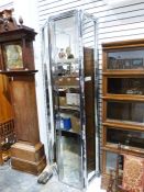 Modern three-part folding mirror in chrome-effect frame, 210cm high