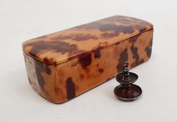 Tortoiseshell veneer trinket box, 7cm wide and a silver miniature cake stand
