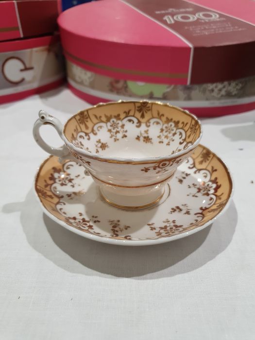 26 assorted 18th/19th century teacups and saucers to include Derby and Spode, all mainly in peach, - Image 22 of 35