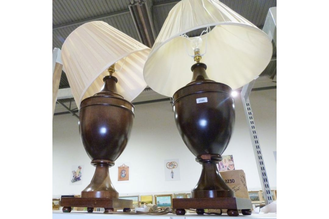 Pair of modern wooden urn-shaped table lamps (2) - Image 2 of 2