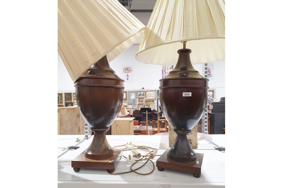 Pair of modern wooden urn-shaped table lamps (2) - Image 1 of 2