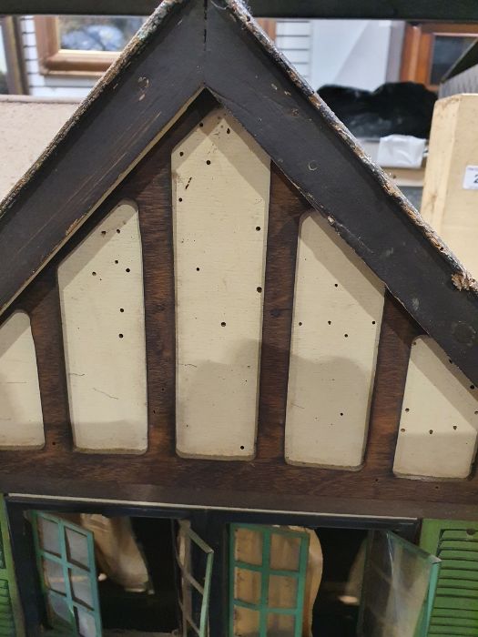 Wooden doll's houseCondition ReportWoodworm to the gables and other areas, thick layer of dust to - Image 3 of 10