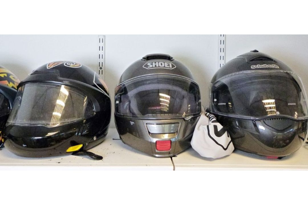 Schuberth limited edition carbon-fibre crash helmet, a Shoei safety helmet, a vintage Bell Super - Image 1 of 2