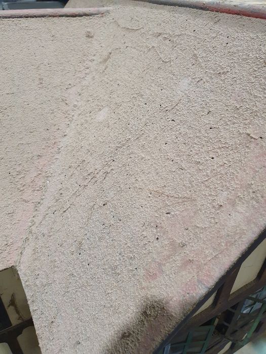 Wooden doll's houseCondition ReportWoodworm to the gables and other areas, thick layer of dust to - Image 6 of 10