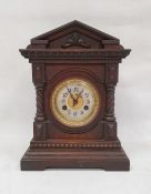 20th century mantel clock with Arabic numerals to the dial, the whole in classical architectural