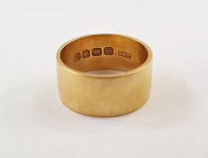 18ct gold broad wedding ring, plain, 6g approx.