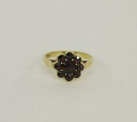 15ct gold and garnet flower shaped ring, 3g approx.