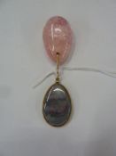 Opal pendant in gold-coloured mount and a pink hardstone pendant (2)