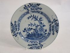 18th century Chinese porcelain plate with fence and bamboo decoration in underglaze blue, 23cm