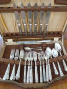 Part set of silver table flatware, serpentine thread pattern, mainly London 1908, to include six