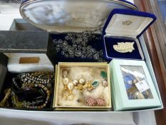 Quantity costume jewellery to include earrings, diamante, crystal beads and other items