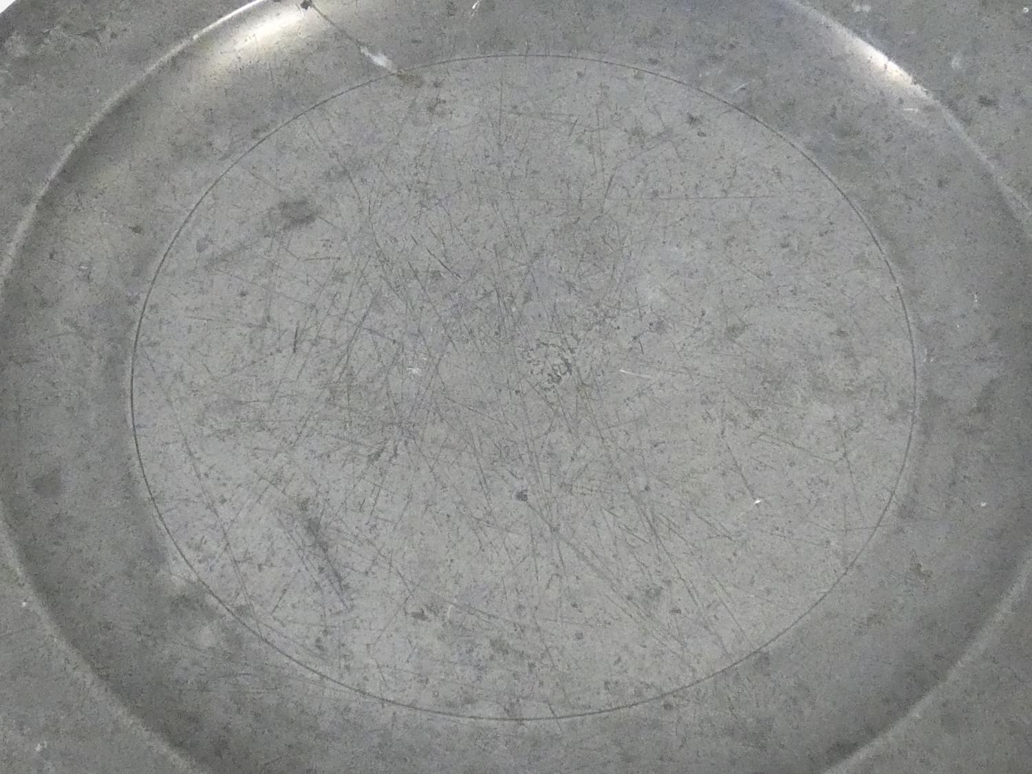 A collection of antique pewter items. Including plates, measures, pepper shaker, jug and tankards. - Image 4 of 27