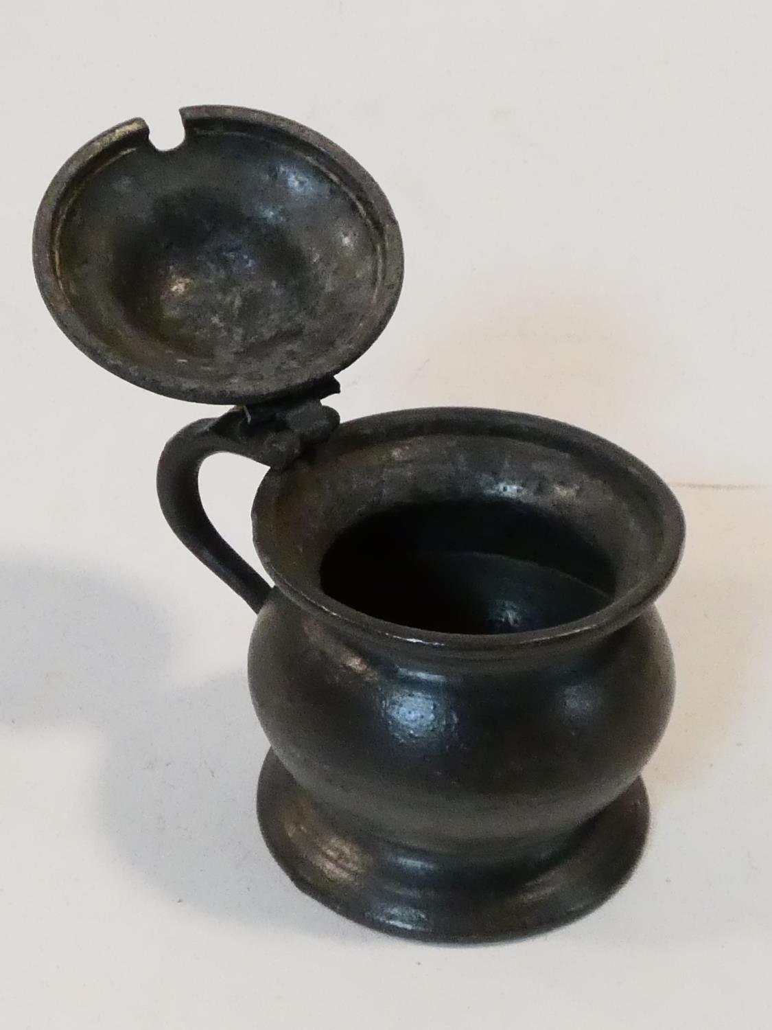 A collection of antique pewter items. Including plates, measures, pepper shaker, jug and tankards. - Image 22 of 27