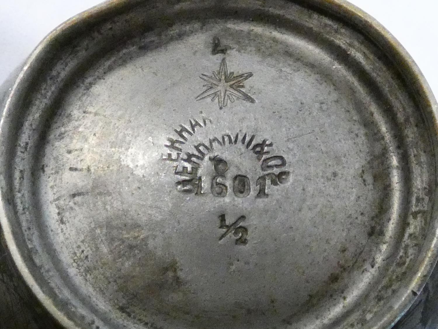 A collection of antique pewter items. Including plates, measures, pepper shaker, jug and tankards. - Image 25 of 27