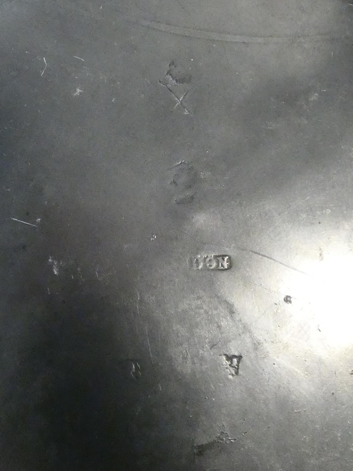 A collection of antique pewter items. Including plates, measures, pepper shaker, jug and tankards. - Image 9 of 27