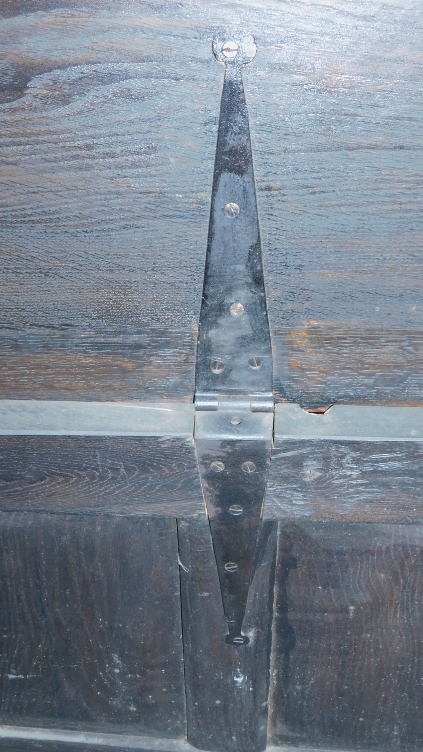 An antique country oak coffer with hinged lid above floral carved panels on block feet. H.75 L.136 - Image 8 of 8